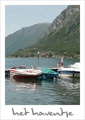 Het haventje aan de camping met een tiental aanlegplaatsen Luganomeer